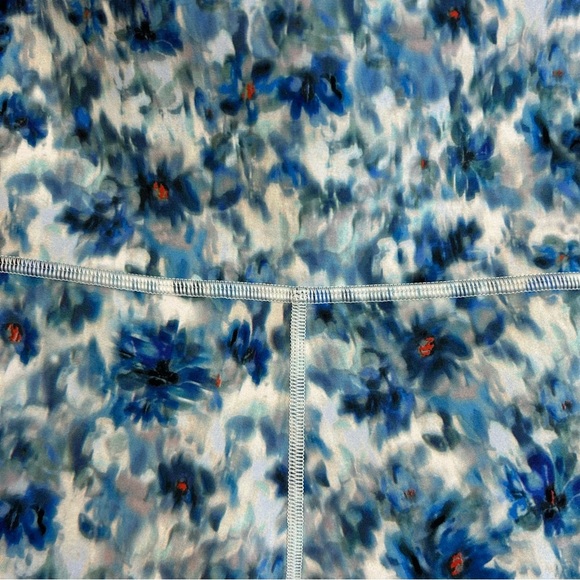 Athleta Blue Floral Delancey Skyline Salutation Stash 7/8 Leggings Size Small - Picture 10 of 12